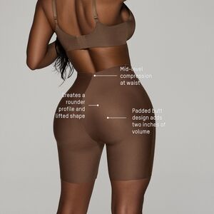 Skims body butt enhancing short color jasper size Xl
